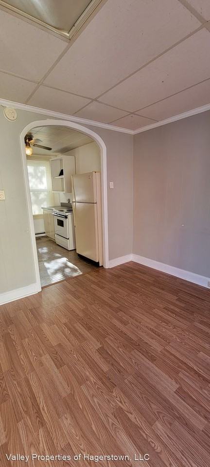 116 S Locust St - Photo 3 of 12