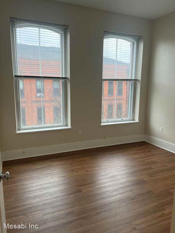 132 Main Street - Photo 3 of 12