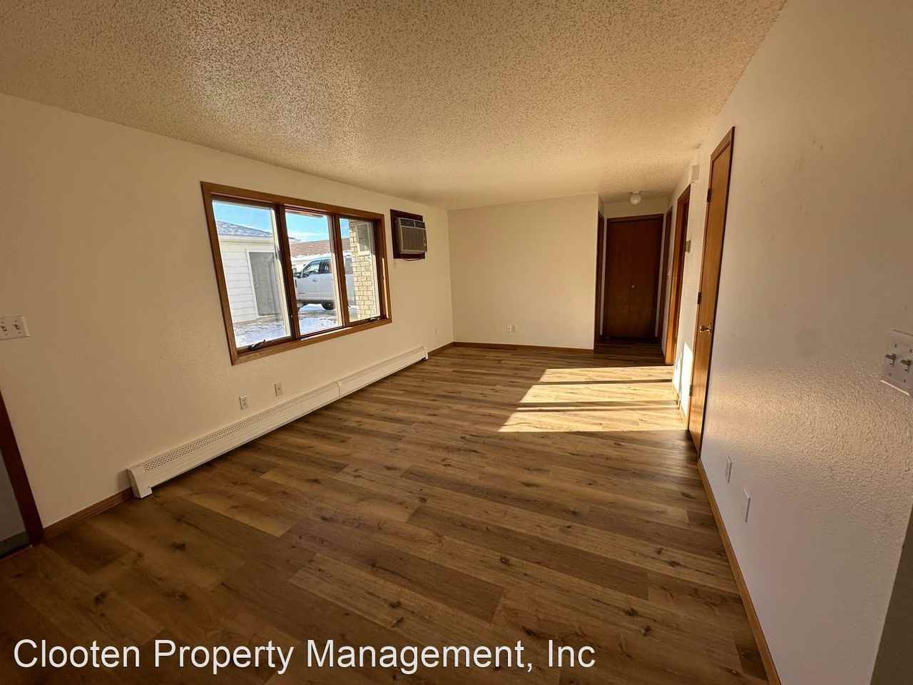 420 15th Street NE - Photo 3 of 9