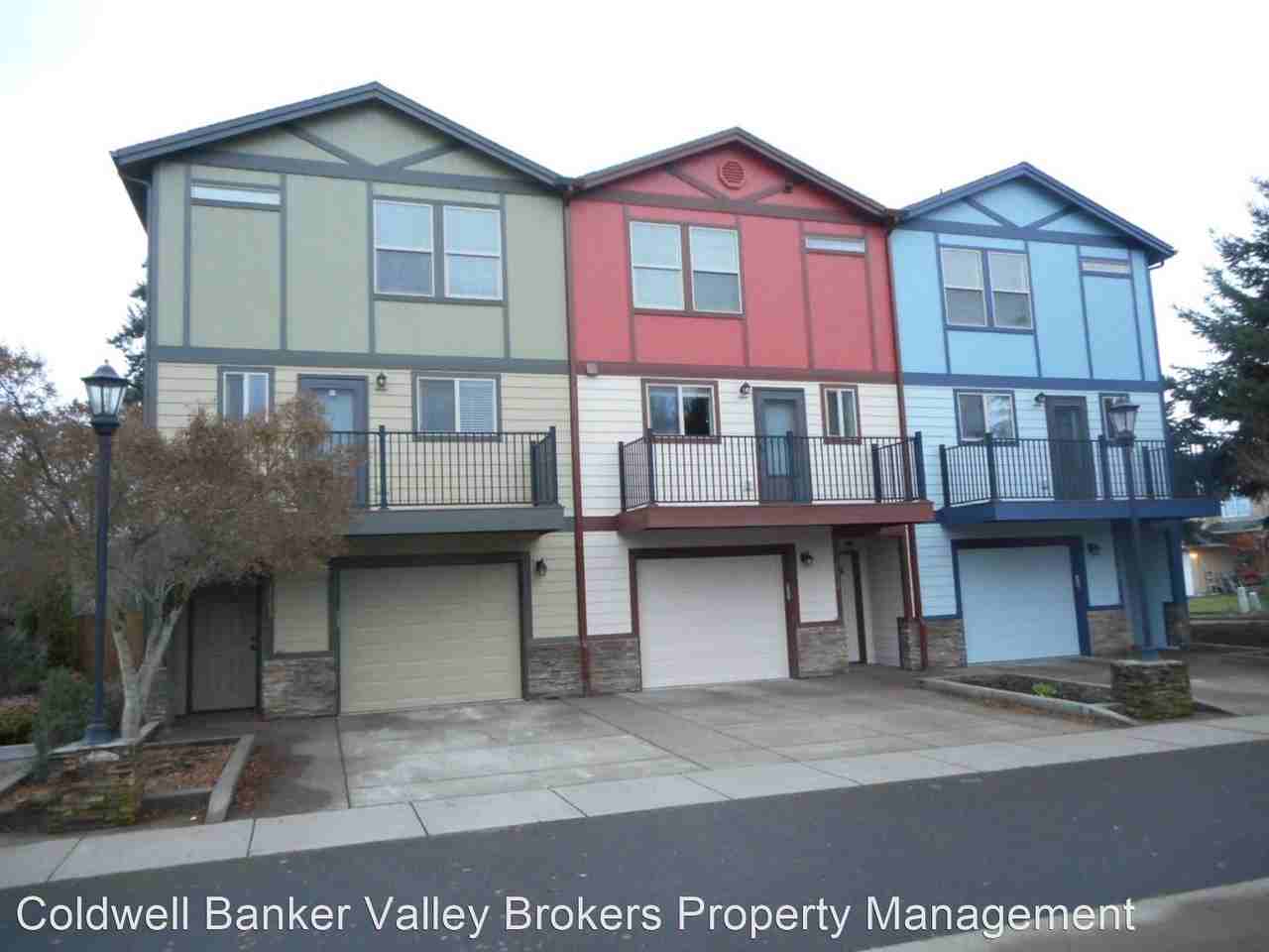 Luxurious Townhouse Living in Albany's Heart Apartments 1565 1545