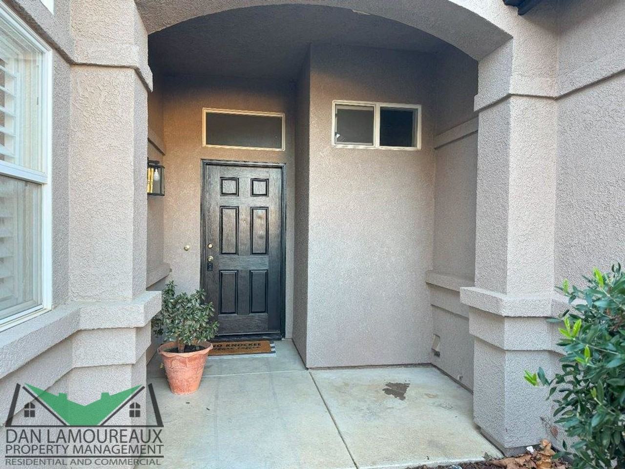 421 Hawk Dr - Photo 2 of 20