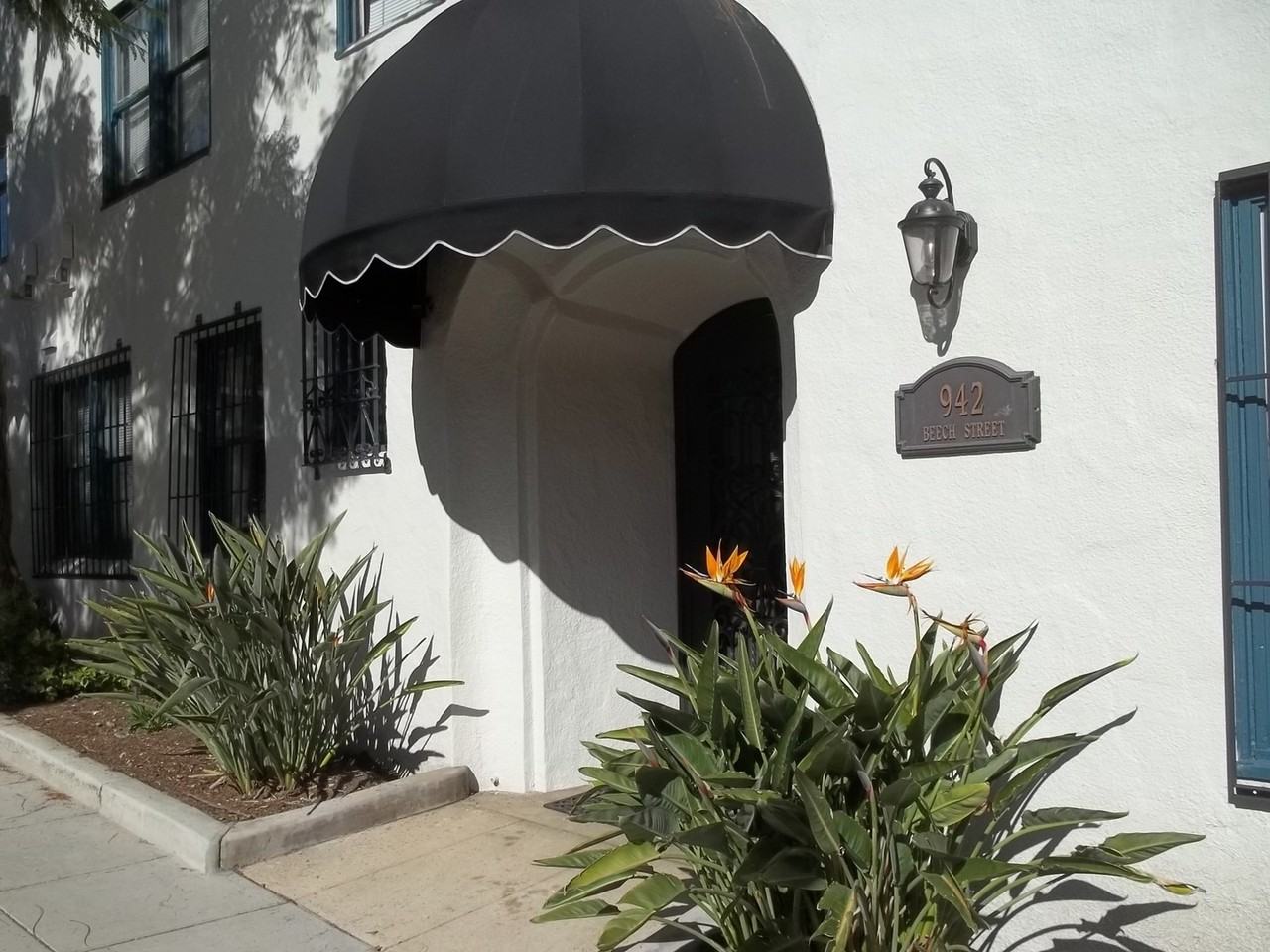 942 Beech Street - Photo 3 of 25