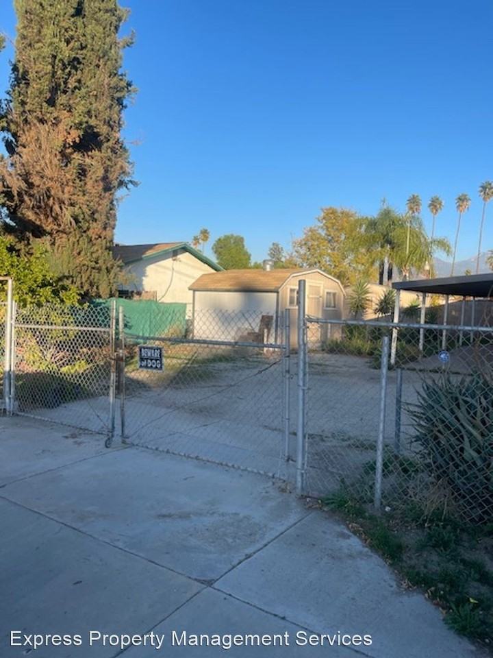 511 E 7th St - Photo 3 of 27