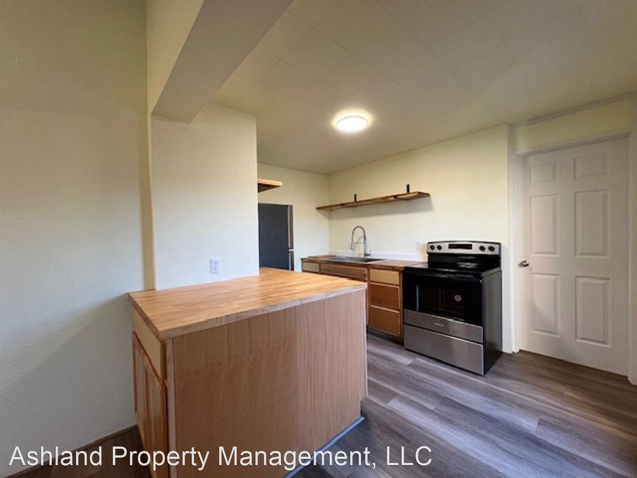 441 N Grape St - Photo 3 of 27