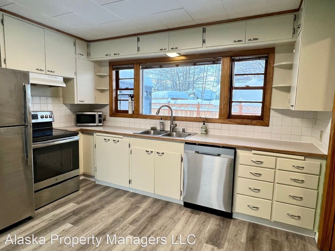 4000 Taft Dr - Photo 3 of 14