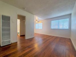 featured image of 4135 Ingraham St