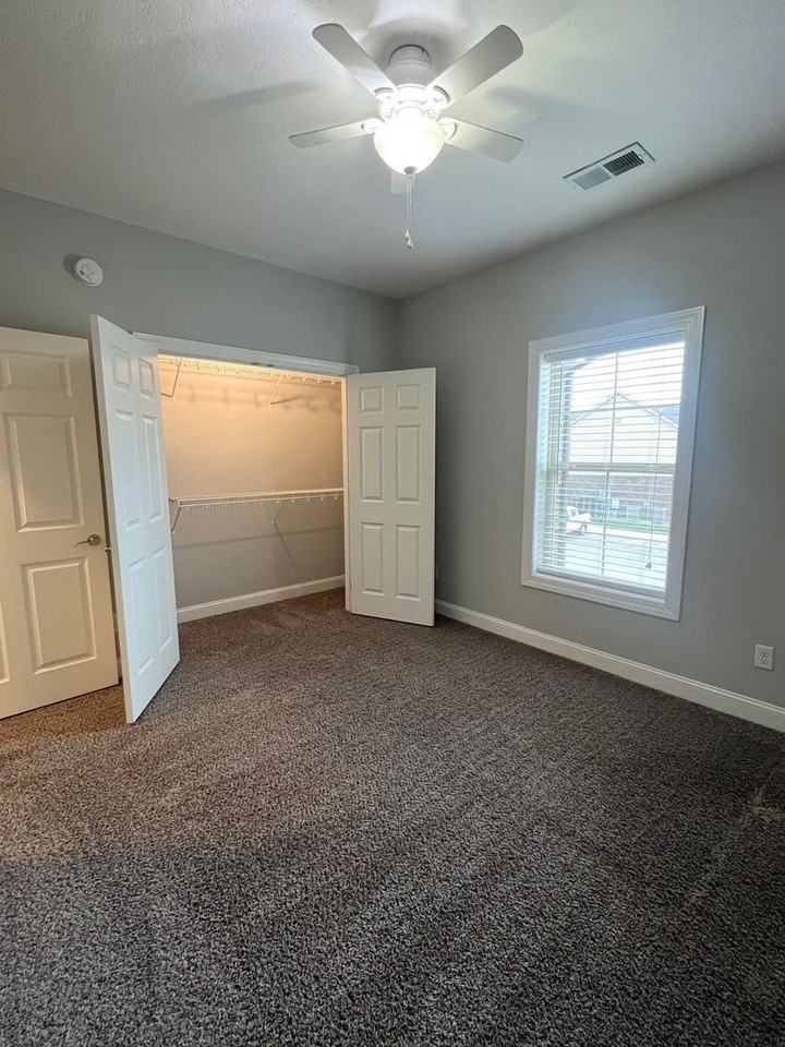 Stillwater Place Apartments - Photo 4 of 31