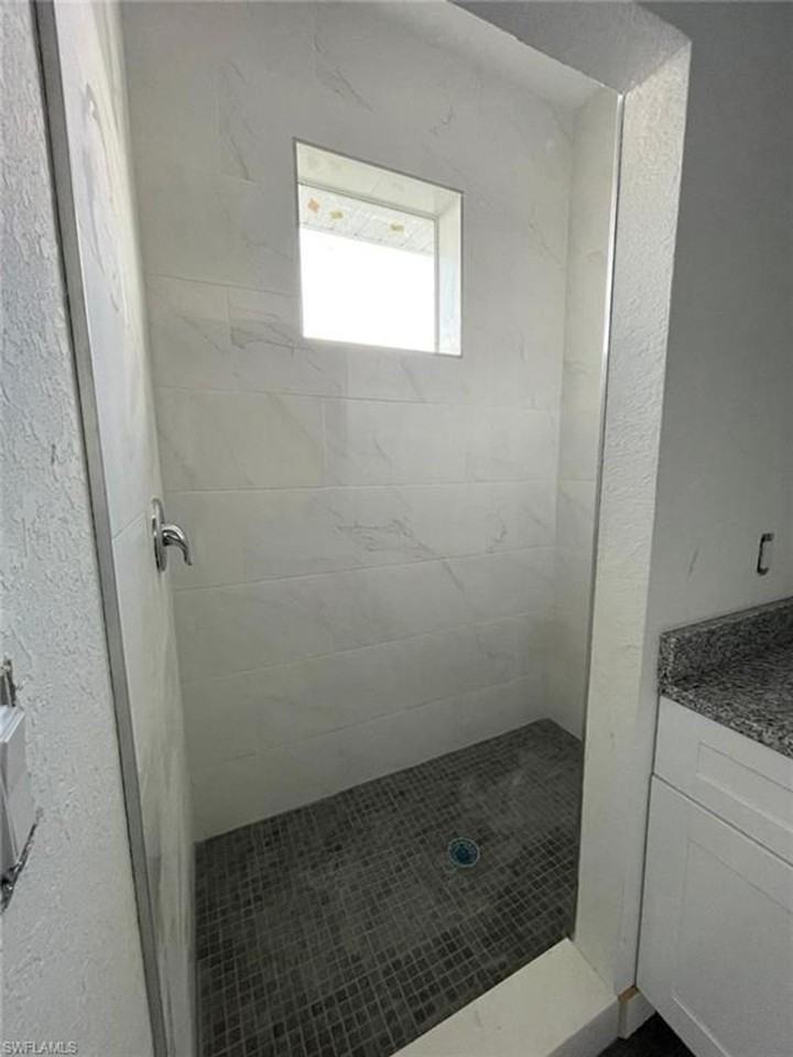 275 Sw 4th St - Photo 5 of 50