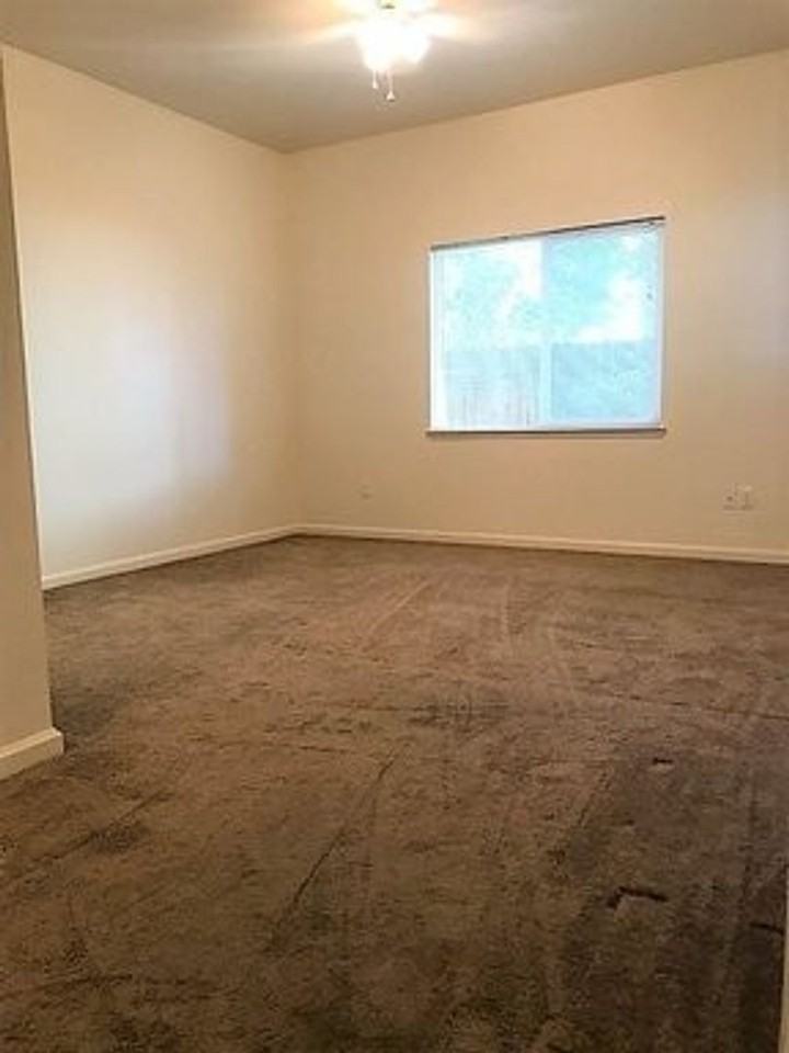 Fernley Silverlace Apartments - Photo 3 of 9