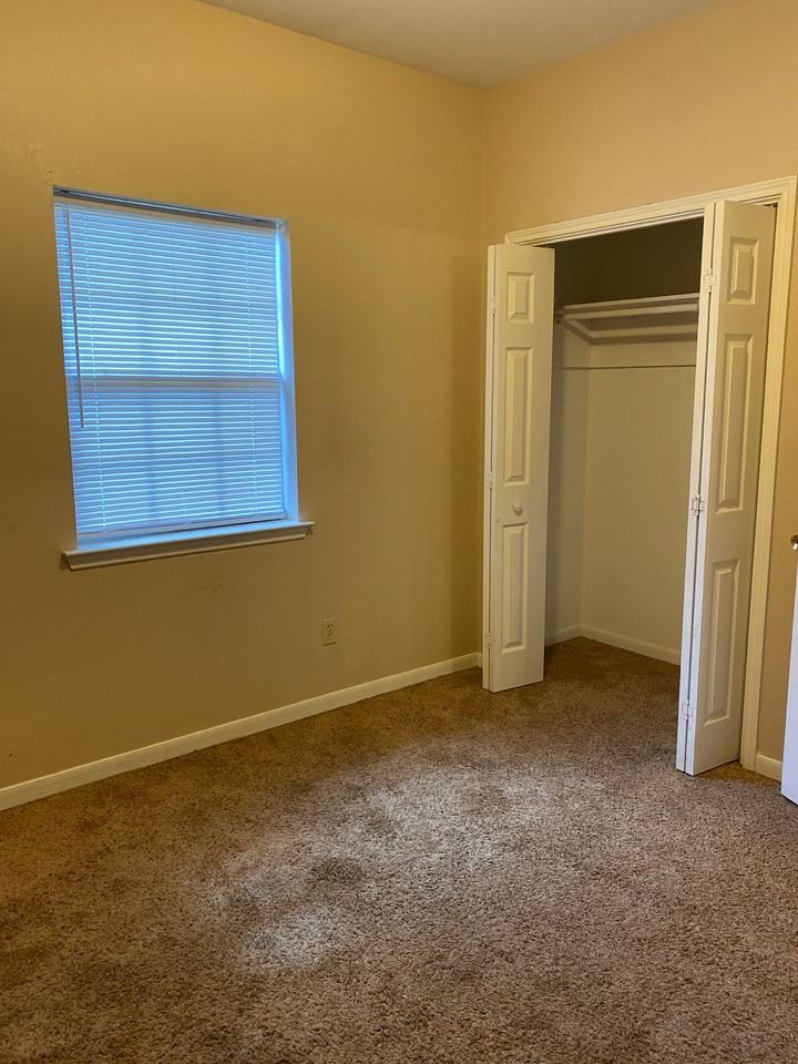 718 Avenue D - Photo 4 of 20