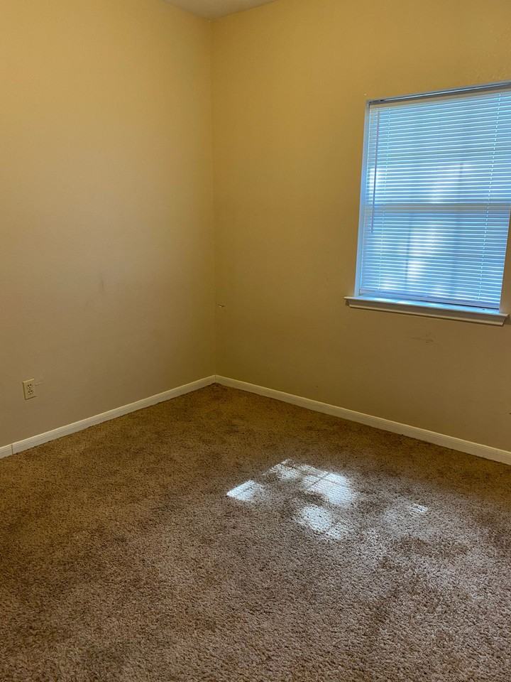 718 Avenue D - Photo 6 of 20