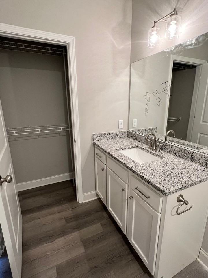 Hillview Flats - Photo 7 of 9