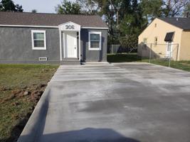 featured image of 206 W Dewey Ave