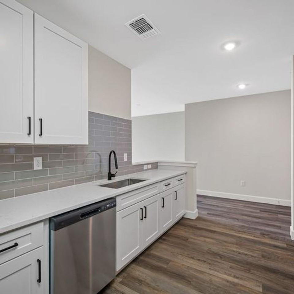 357 South - Photo 7 of 14