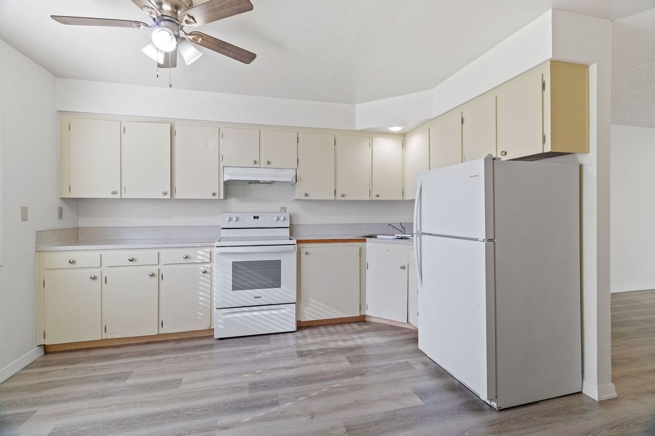 Hill Villa Apartments - Photo 3 of 8