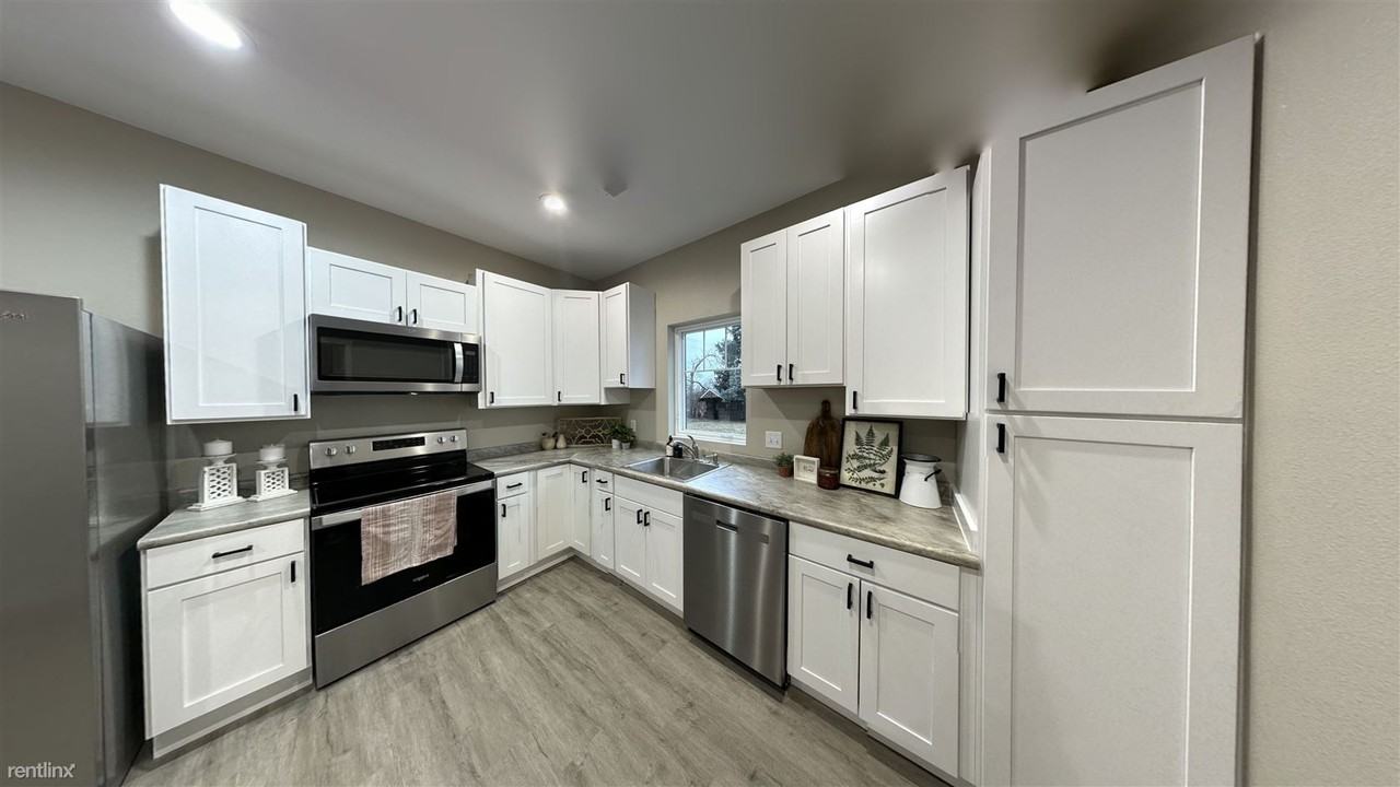 209 W Thayer Ave - Photo 3 of 3