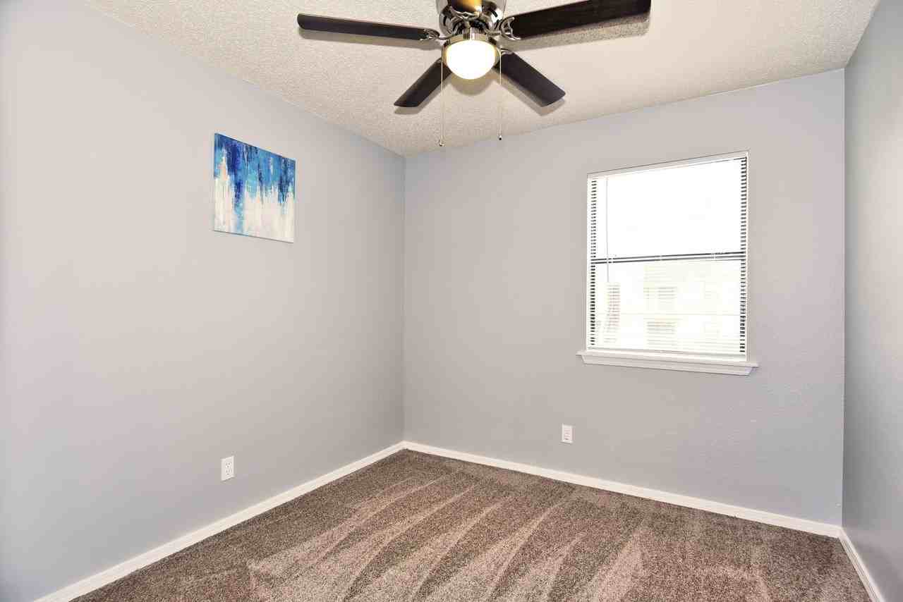 Shady Hollow - Photo 5 of 50