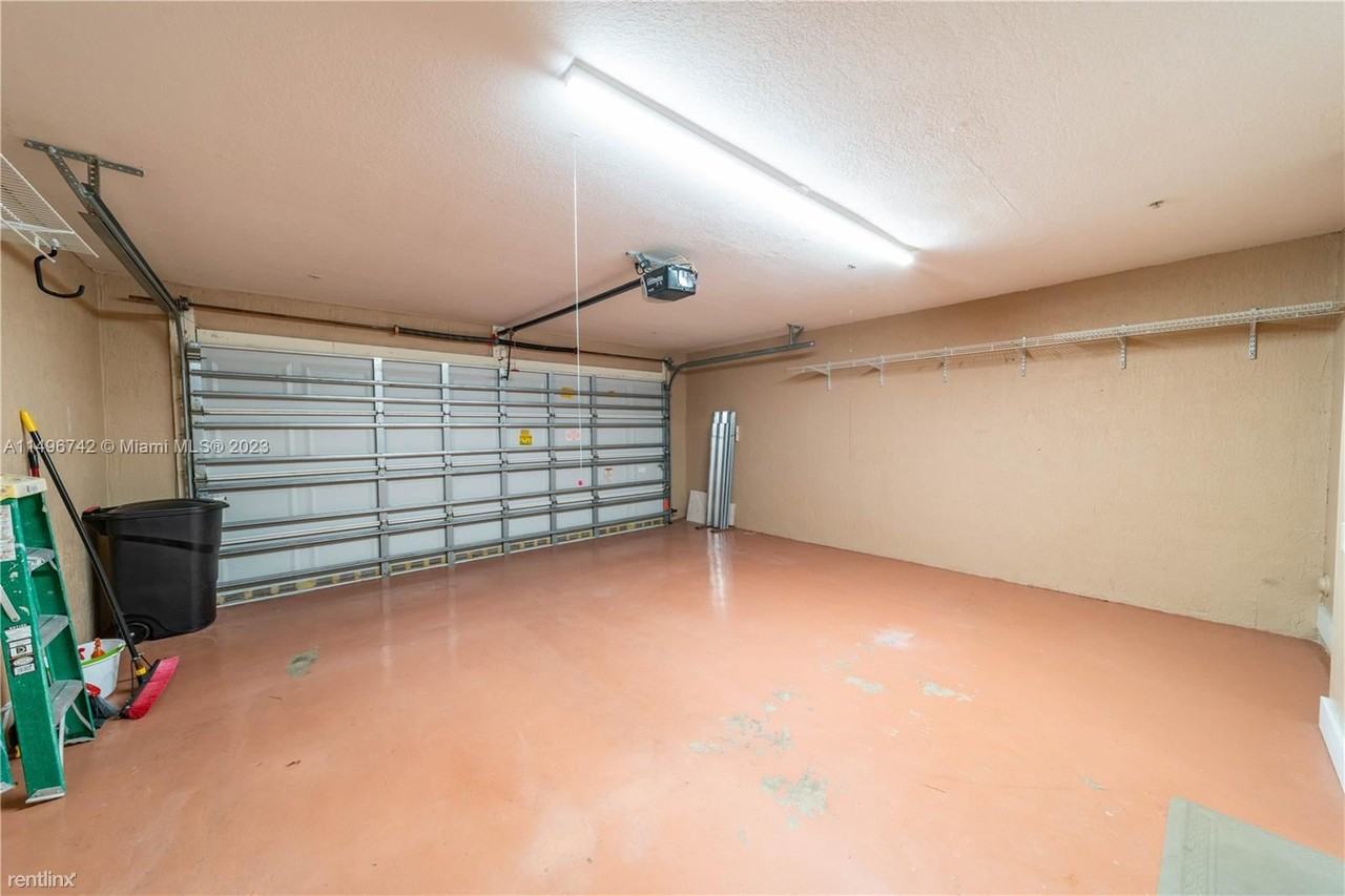 2829 Coconut Ave #2829 - Photo 2 of 5