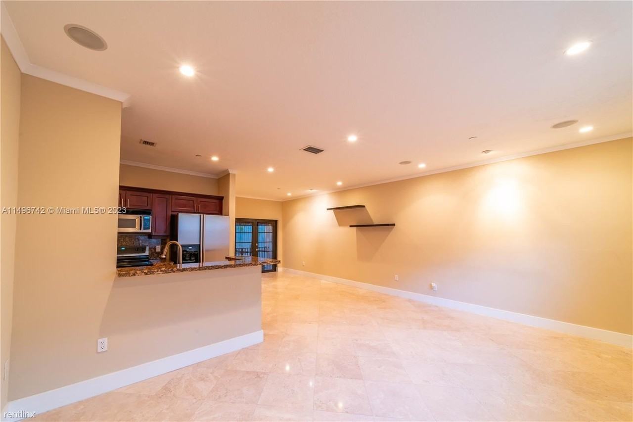 2829 Coconut Ave #2829 - Photo 3 of 5