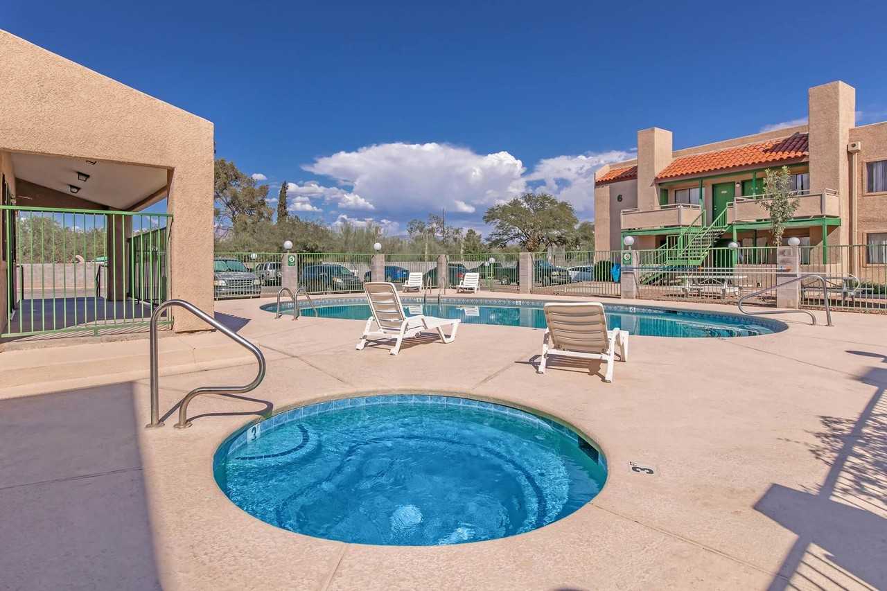 725 S. Tucson Blvd - Photo 5 of 50