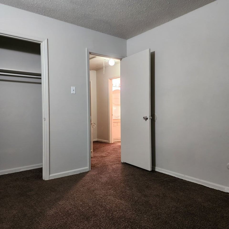 Kings Crossing Townhomes - Photo 3 of 9