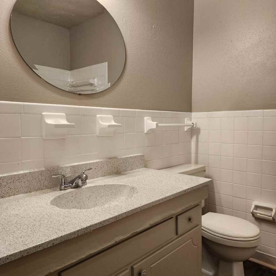 Kings Crossing Townhomes - Photo 4 of 9
