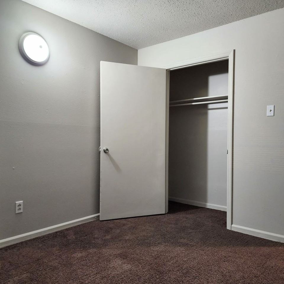 Kings Crossing Townhomes - Photo 6 of 9