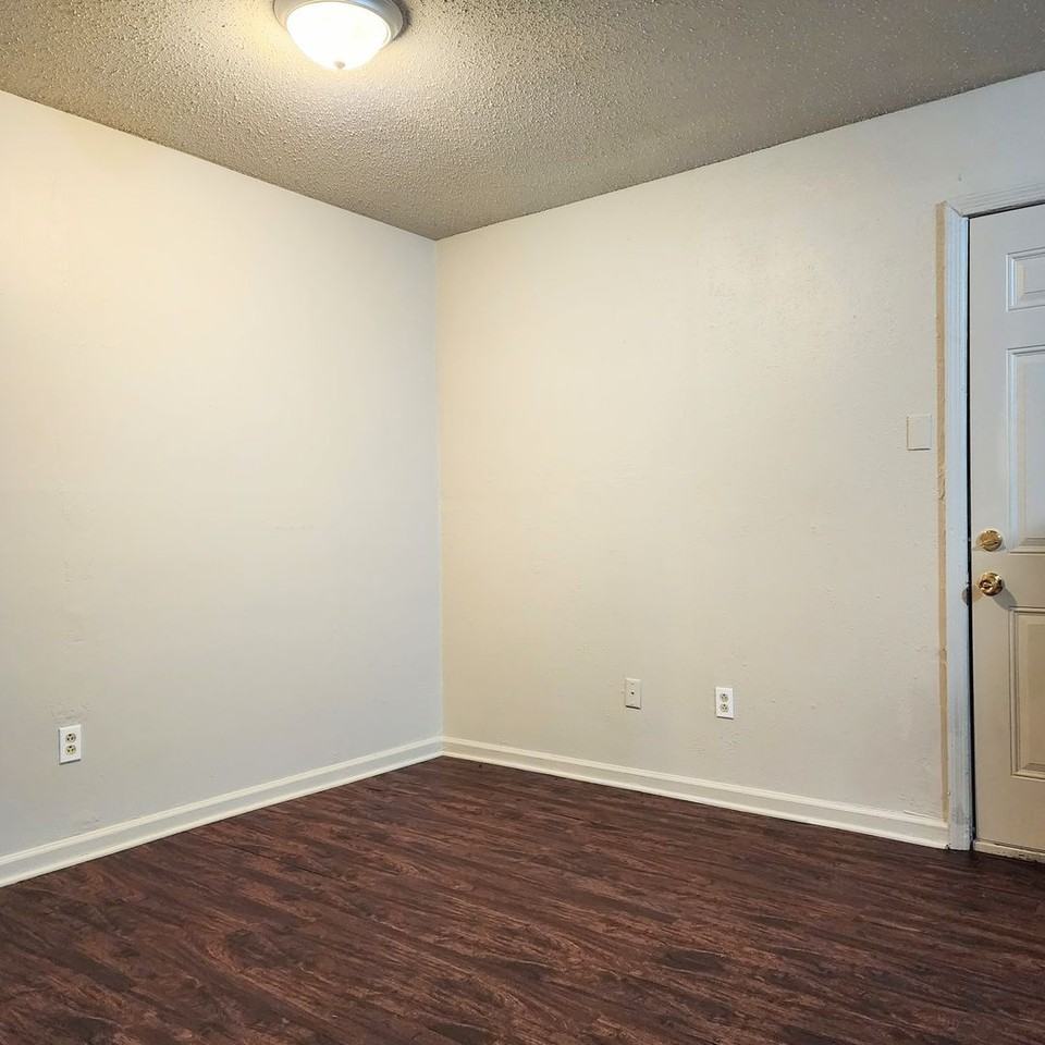 Kings Crossing Townhomes - Photo 7 of 9