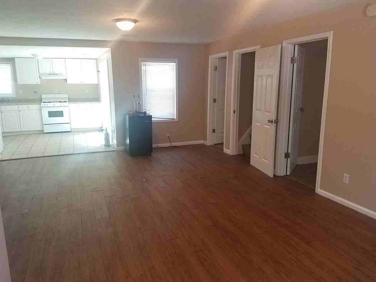 916 N Hill St - Photo 3 of 50