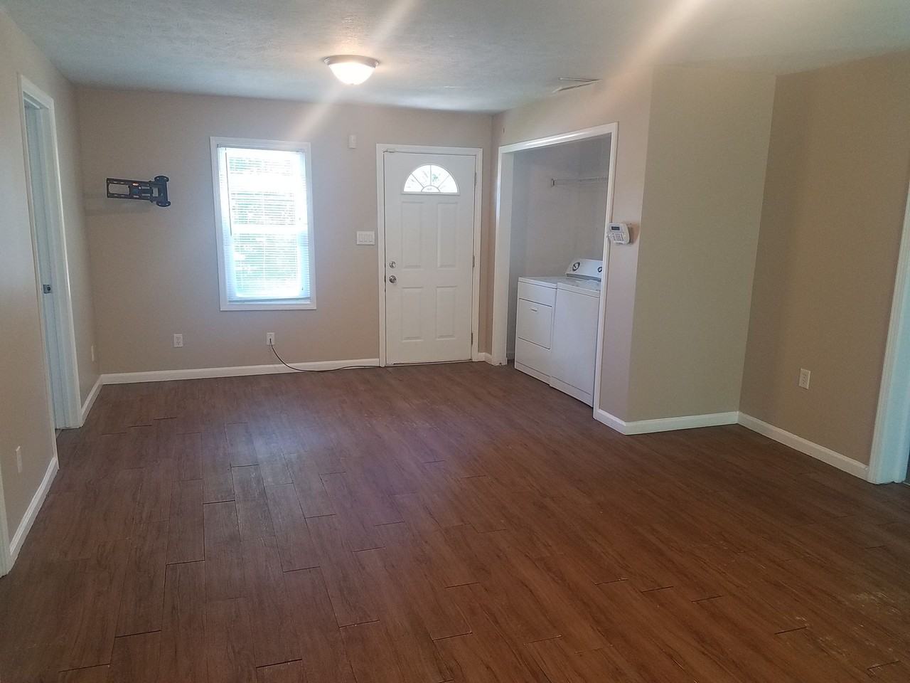 916 N Hill St - Photo 5 of 50