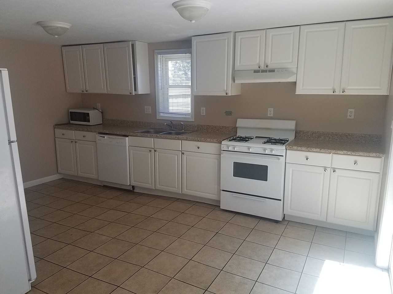 916 N Hill St - Photo 7 of 50