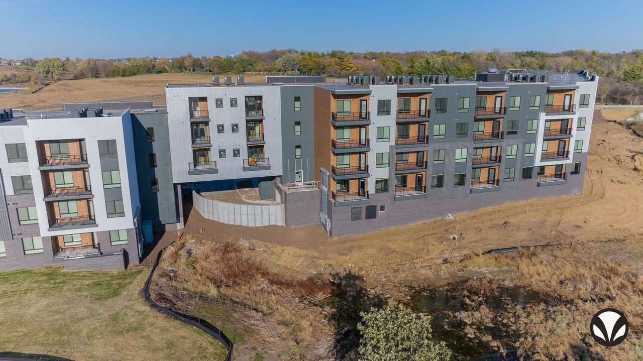 Chateau at Yankee Hill - Photo 4 of 50