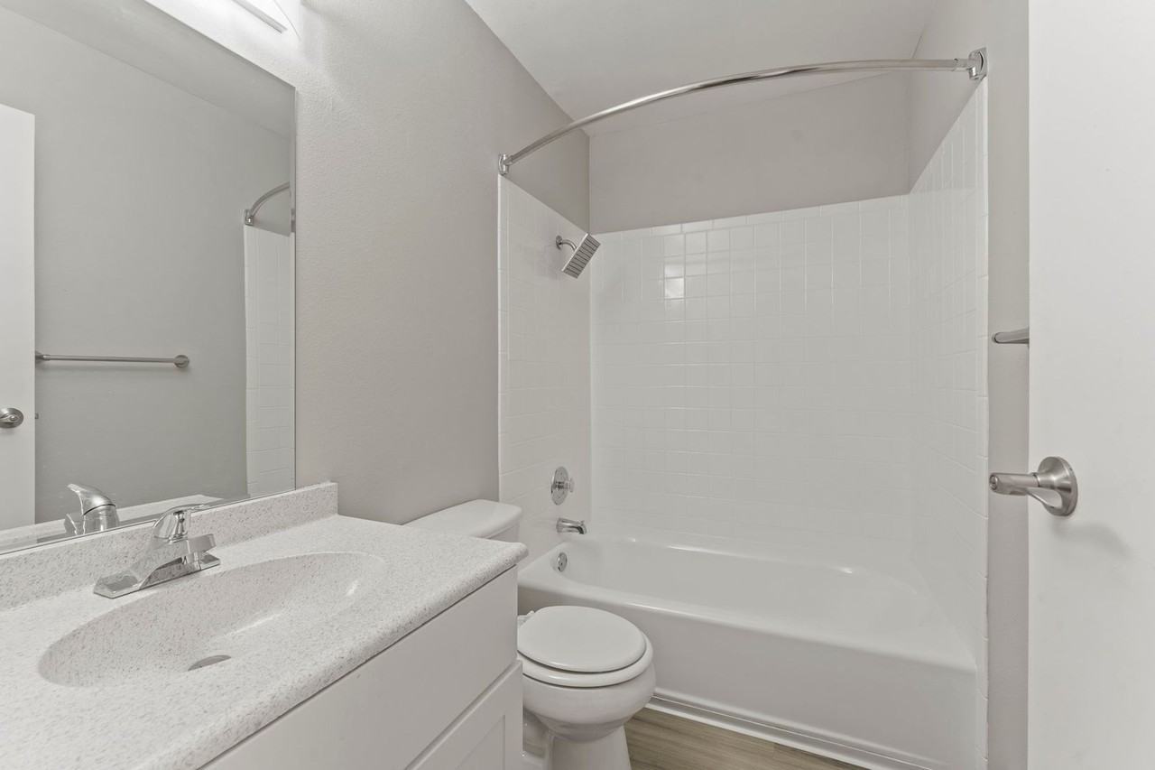 Country Club Villas - Photo 5 of 13