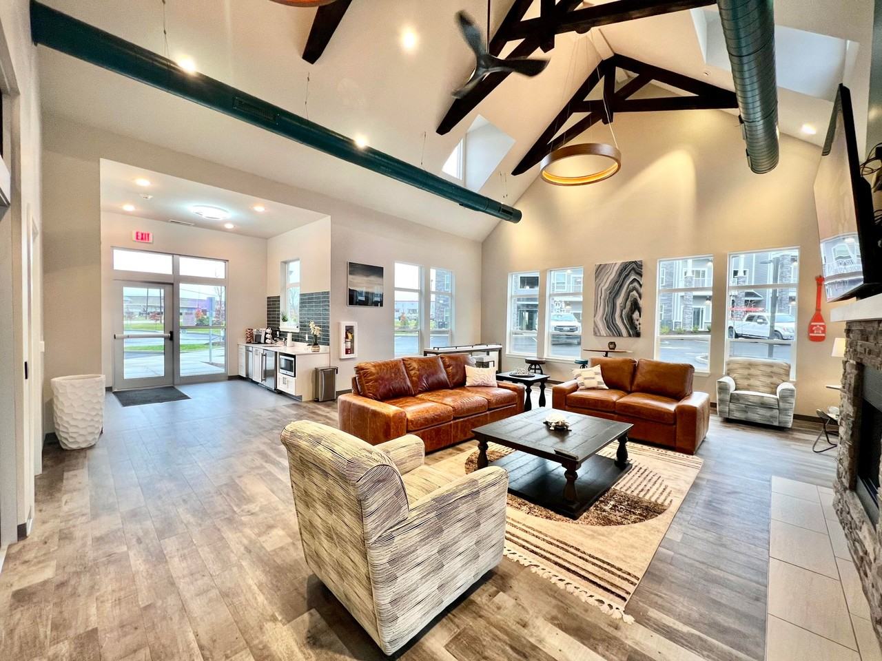 Waters Edge Apartments Bloomington - Photo 6 of 47