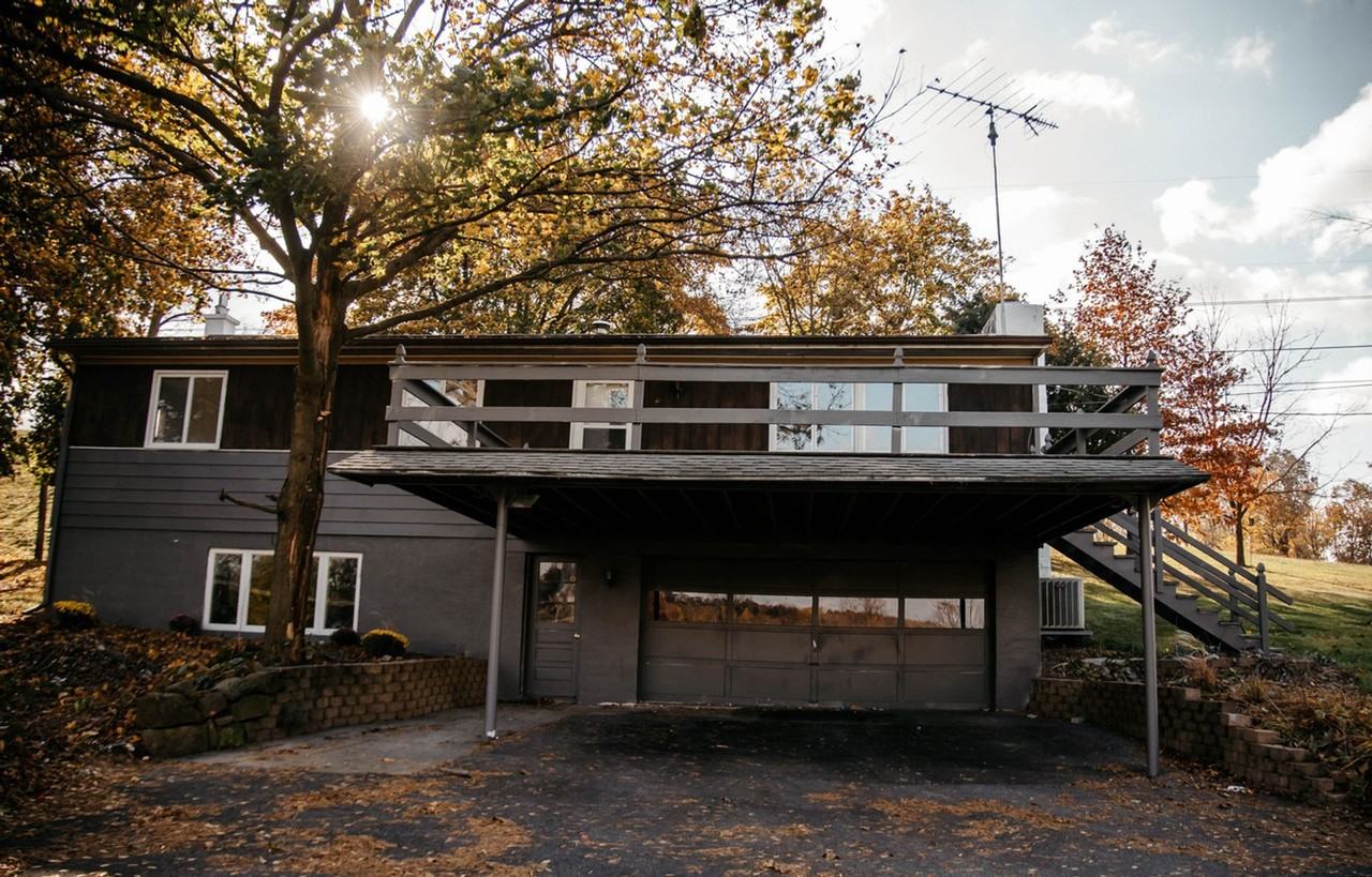 889 Mastersonville Rd - Photo 2 of 19