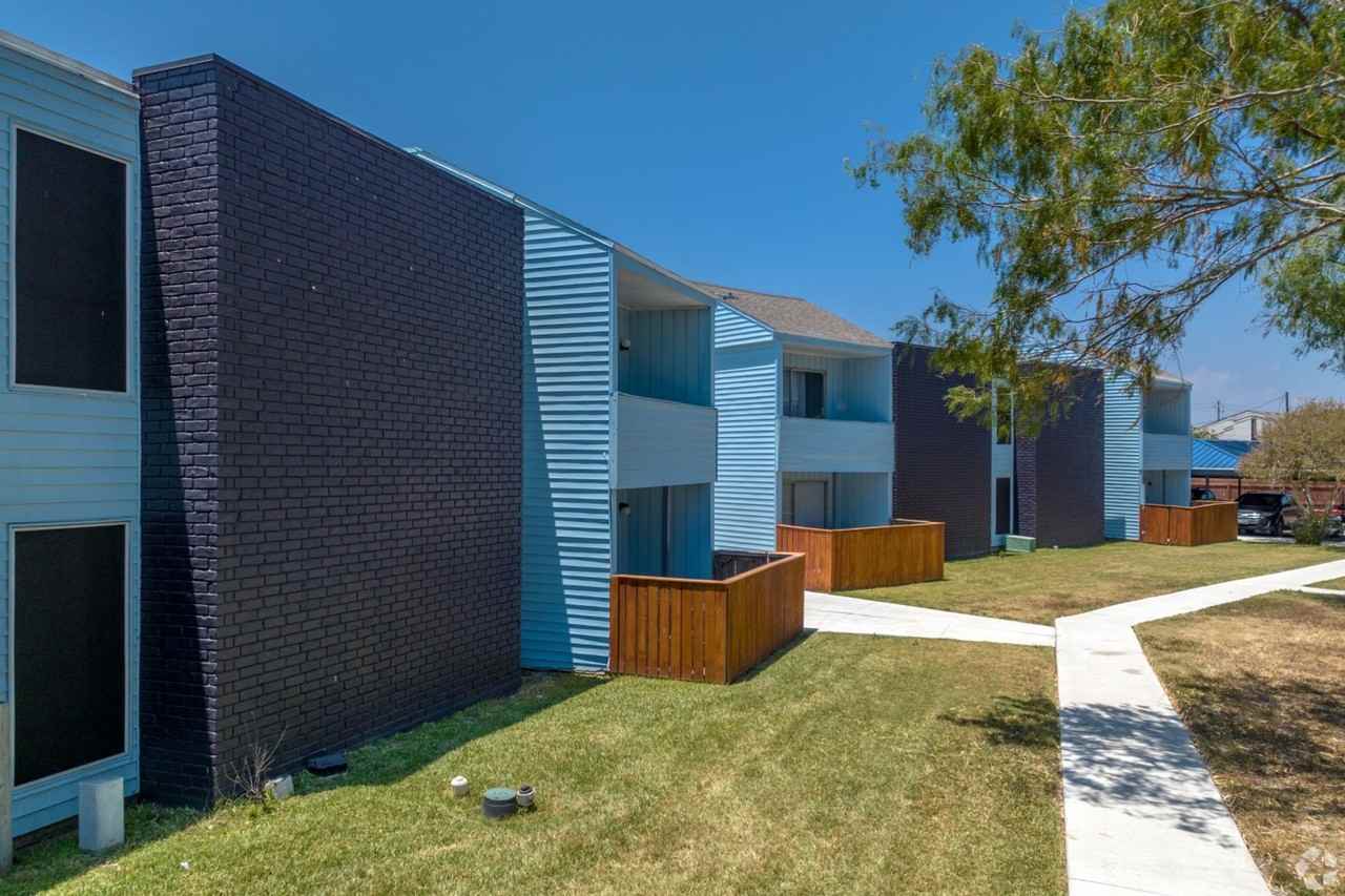 The LUX Seaside - Photo 3 of 50