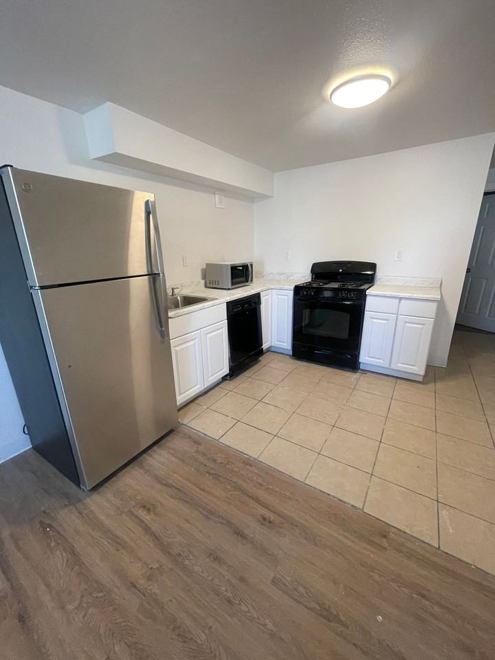 2946 Ogden Ave - Photo 2 of 24