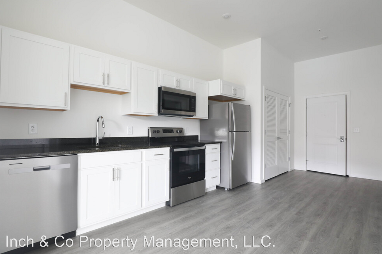 224 N Front St - Photo 3 of 12