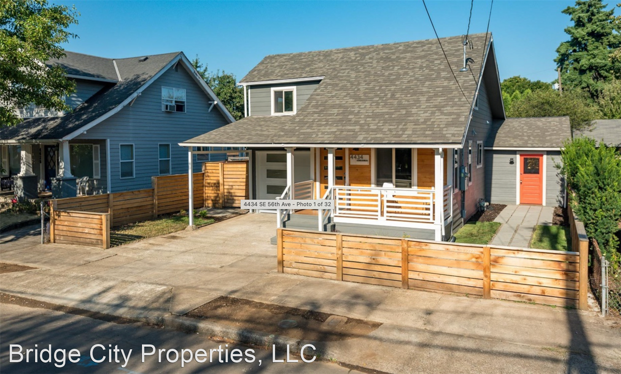 4434 Se 56th Ave - Photo 2 of 32