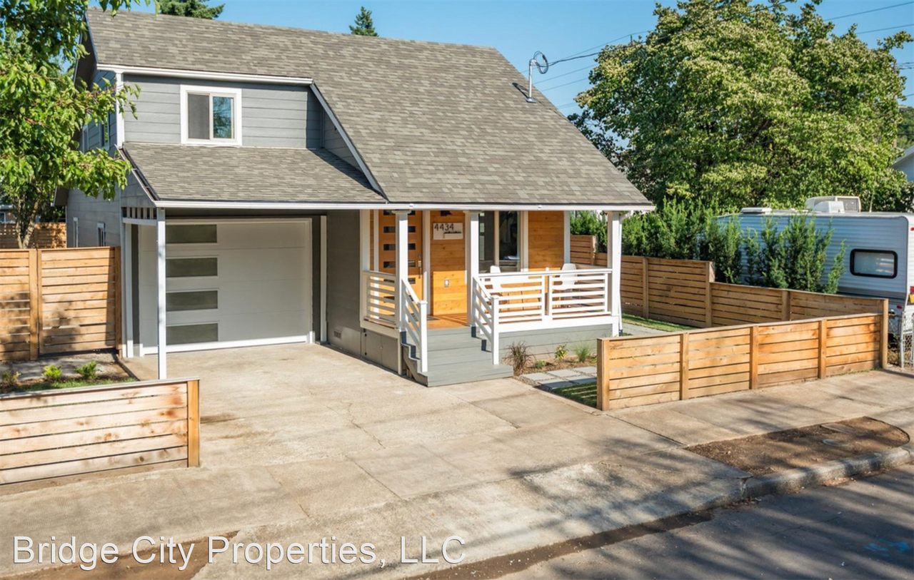 4434 Se 56th Ave - Photo 3 of 32