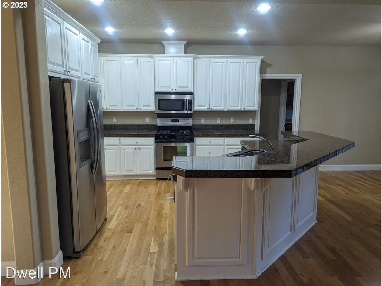 5640 Sw Stott Ave - Photo 3 of 34