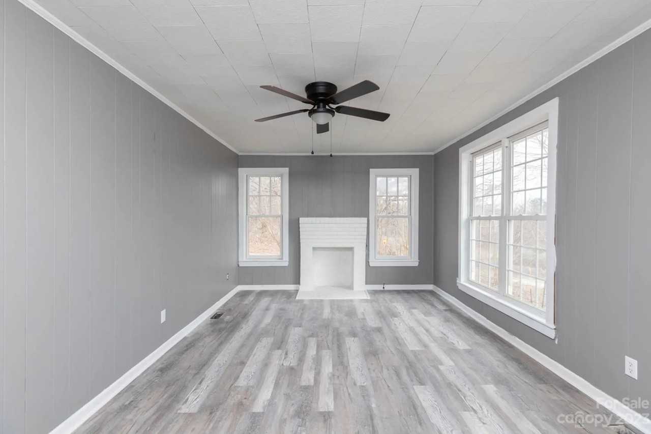 715 Seven Springs St - Photo 2 of 6