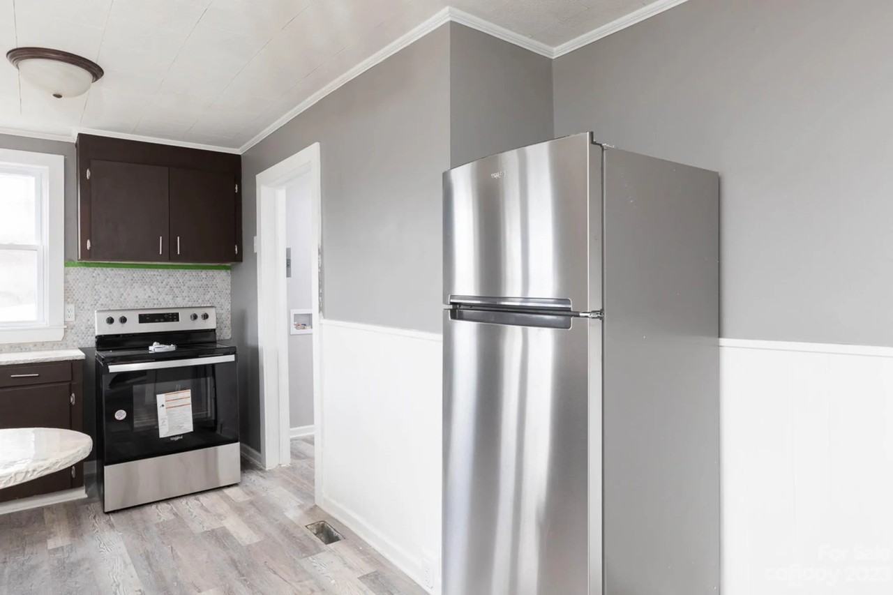 715 Seven Springs St - Photo 3 of 6