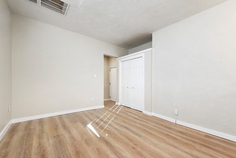 416 Bailey Ave - Photo 4 of 18