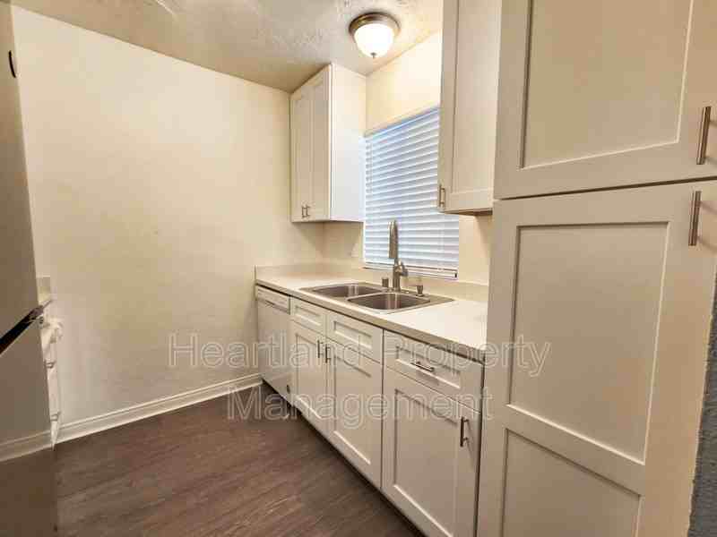 2918 47th St - Photo 2 of 7