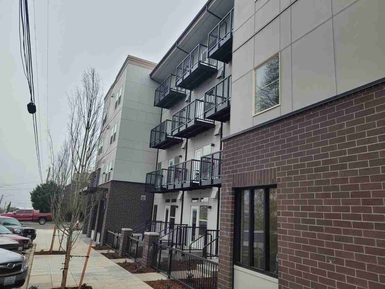 Dupont Station - Photo 2 of 49