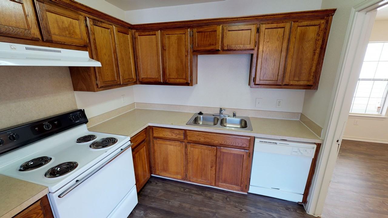 Somesuch Place Apartments - Photo 4 of 17