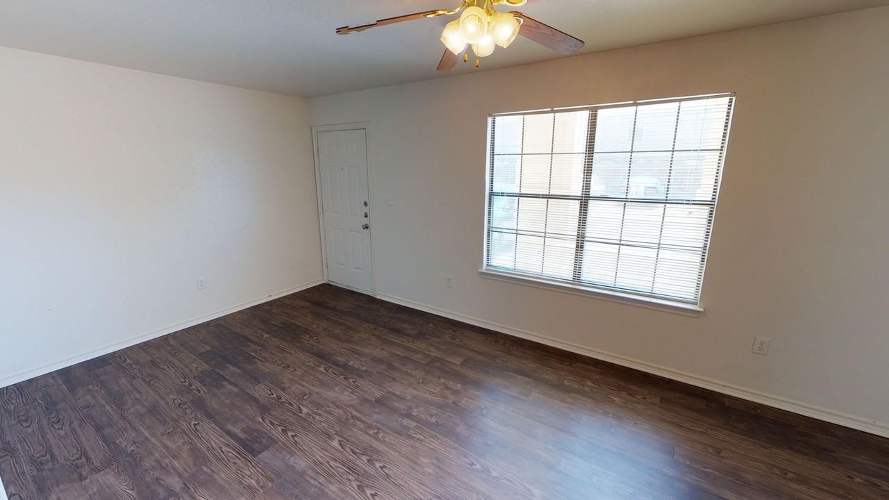 Somesuch Place Apartments - Photo 5 of 17