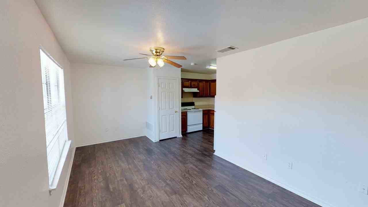 Somesuch Place Apartments - Photo 6 of 17