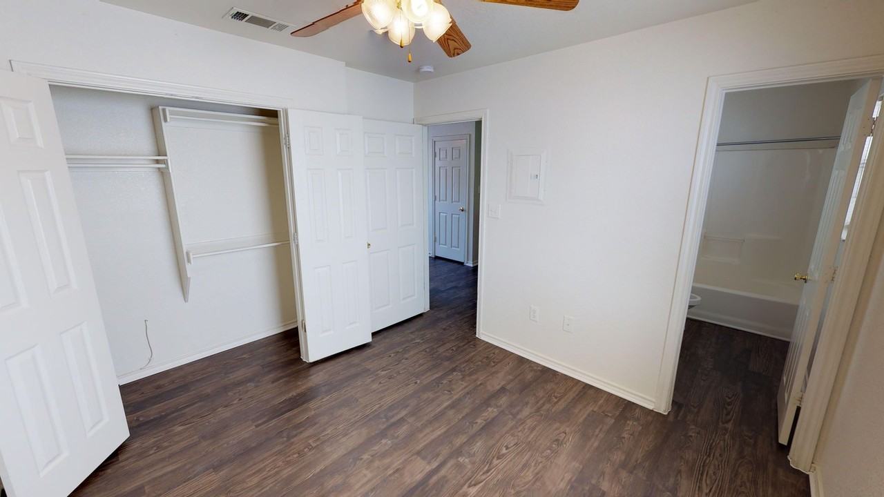 Somesuch Place Apartments - Photo 7 of 17
